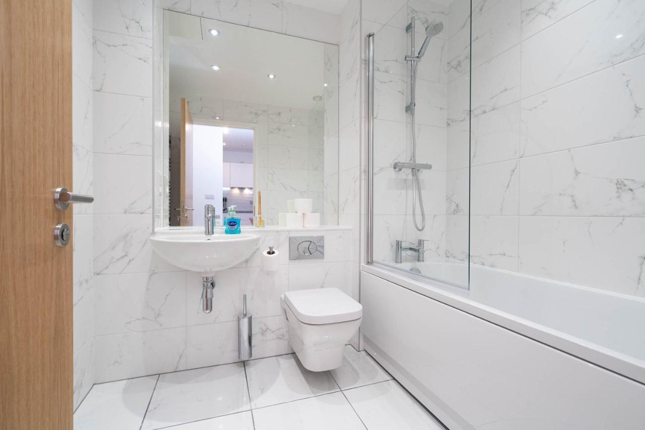 Maevela Apartments ☆ Pink Luxury Apartment With Balcony - Birmingham City Centre - 5 Min Walk From Bullring, Cube, Mailbox, New Street Station - Free Netflix & Wifi Exterior foto