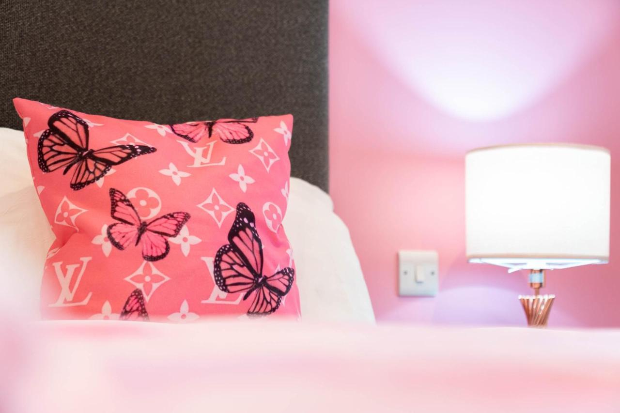 Maevela Apartments ☆ Pink Luxury Apartment With Balcony - Birmingham City Centre - 5 Min Walk From Bullring, Cube, Mailbox, New Street Station - Free Netflix & Wifi Exterior foto